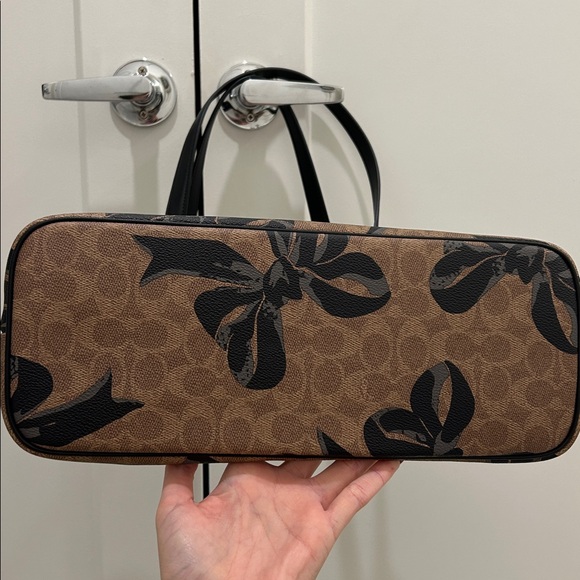 Coach (NWT) Gallery Tote Bag in Signature Canvas with Bow Print - Picture 7 of 14
